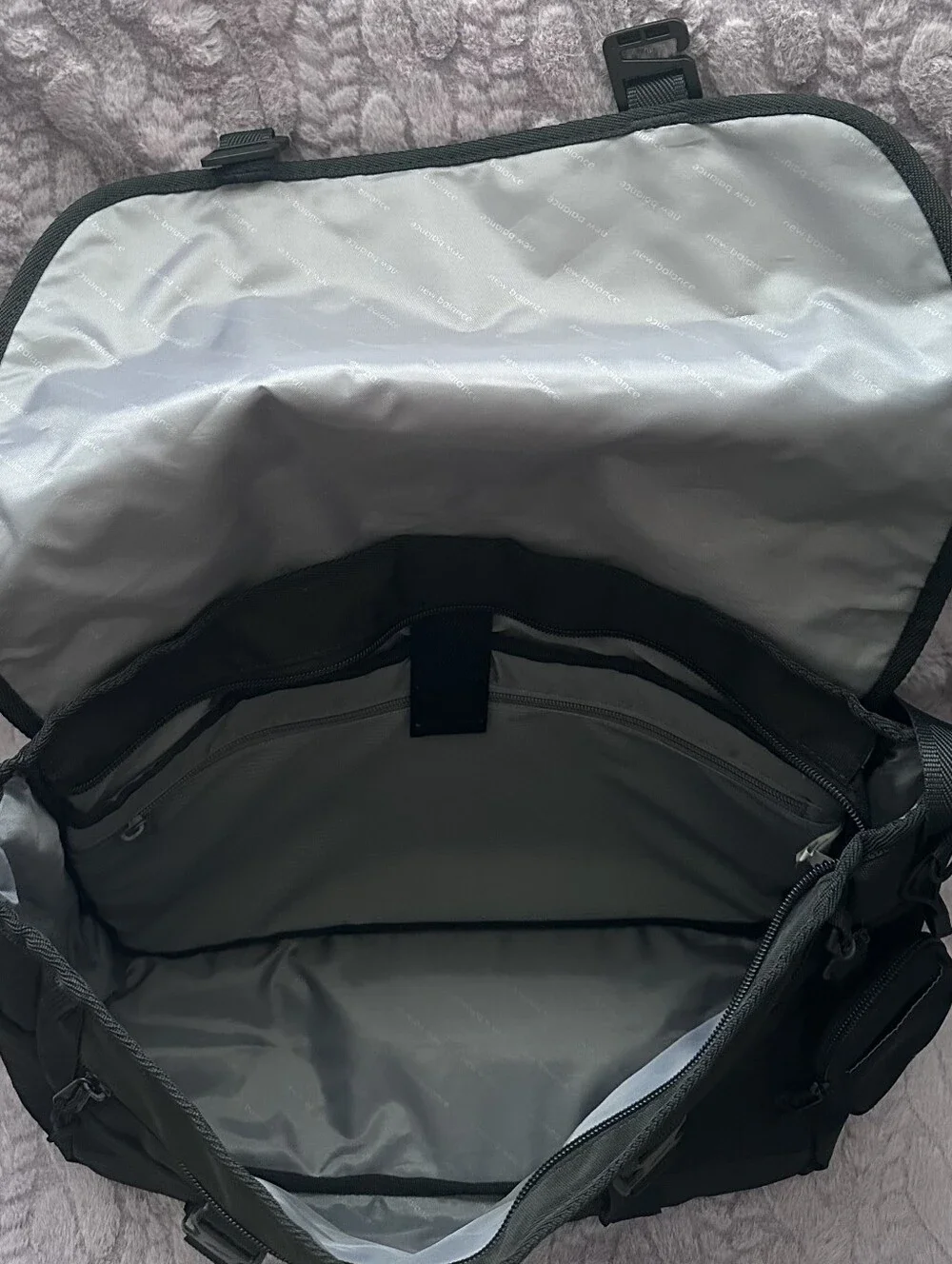 NEW BALANCE | Athletics Messenger Bag